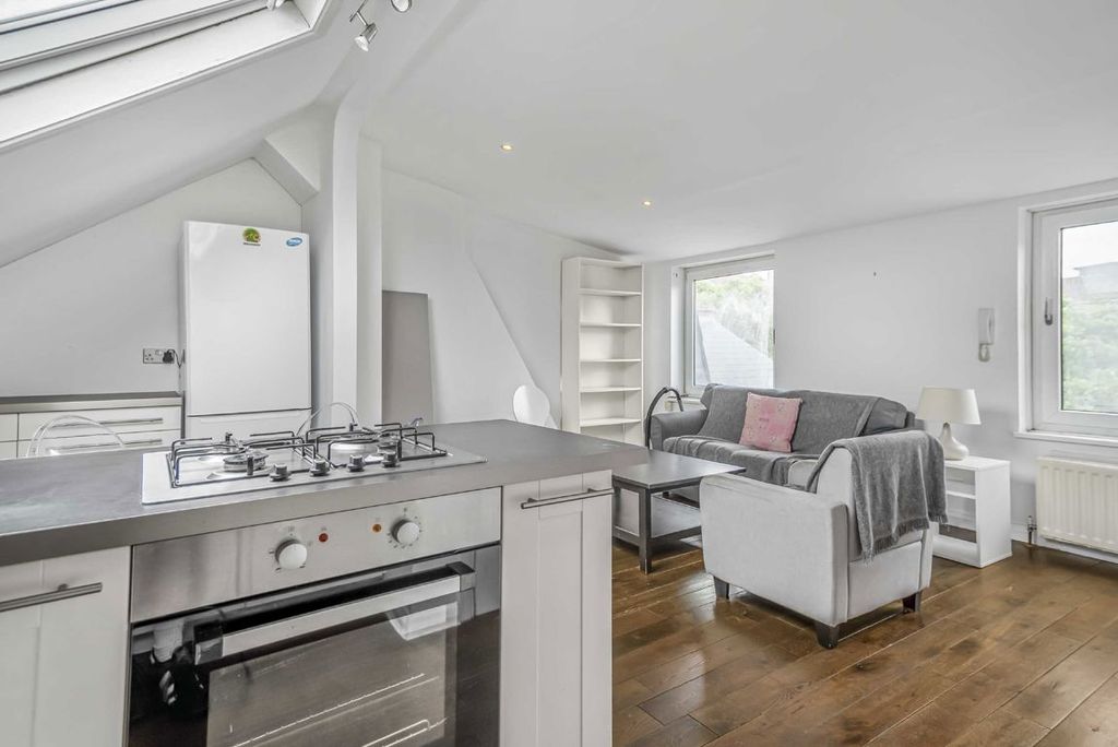 Property photo 3 of 6