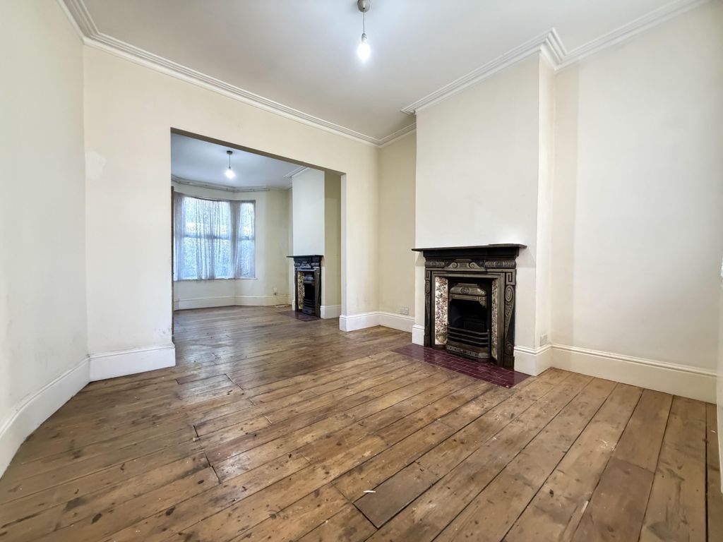 Property photo 3 of 12 Img_E1806.Jpg