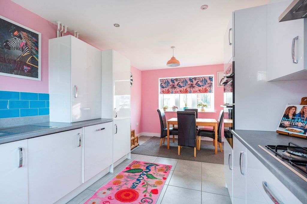 Property photo 2 of 23