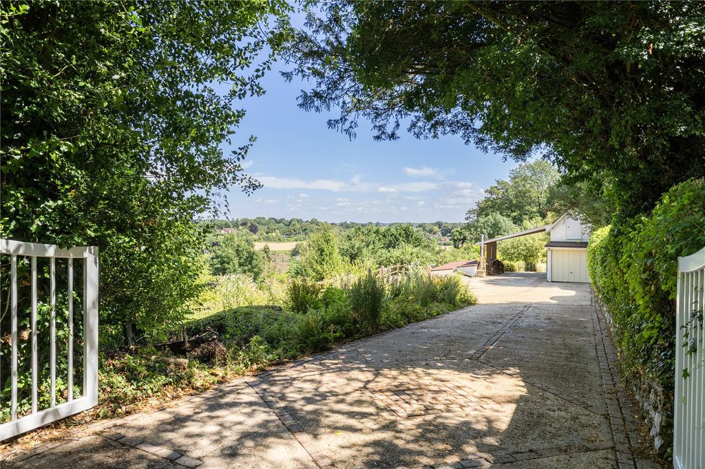 Property photo 2 of 20 Driveway