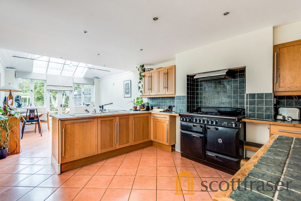 Property photo 2 of 11 2