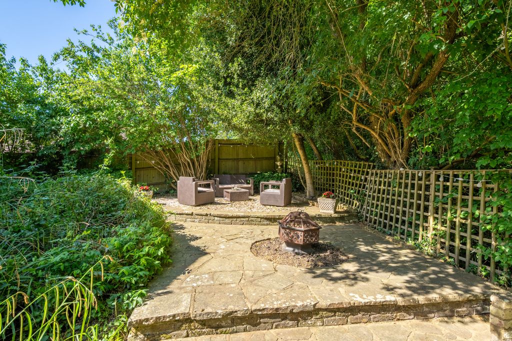 Property photo 2 of 17 Little Charnwood-4
