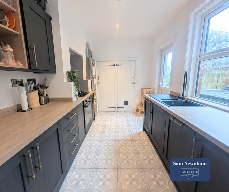 Property photo 1 of 12 Kitchen