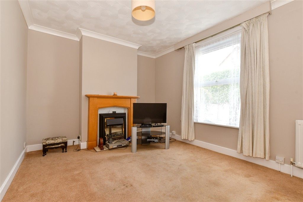 Property photo 1 of 11 Lounge