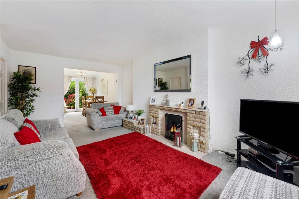 Property photo 3 of 28 Wilkinson Ave-22.Jpg