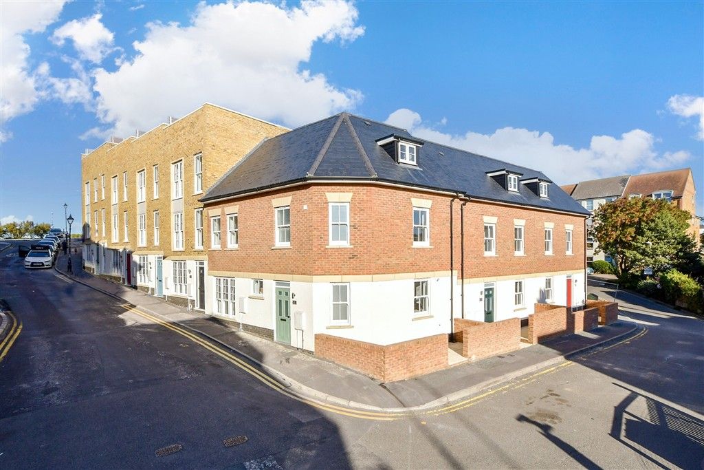 Property photo 1 of 13 Front