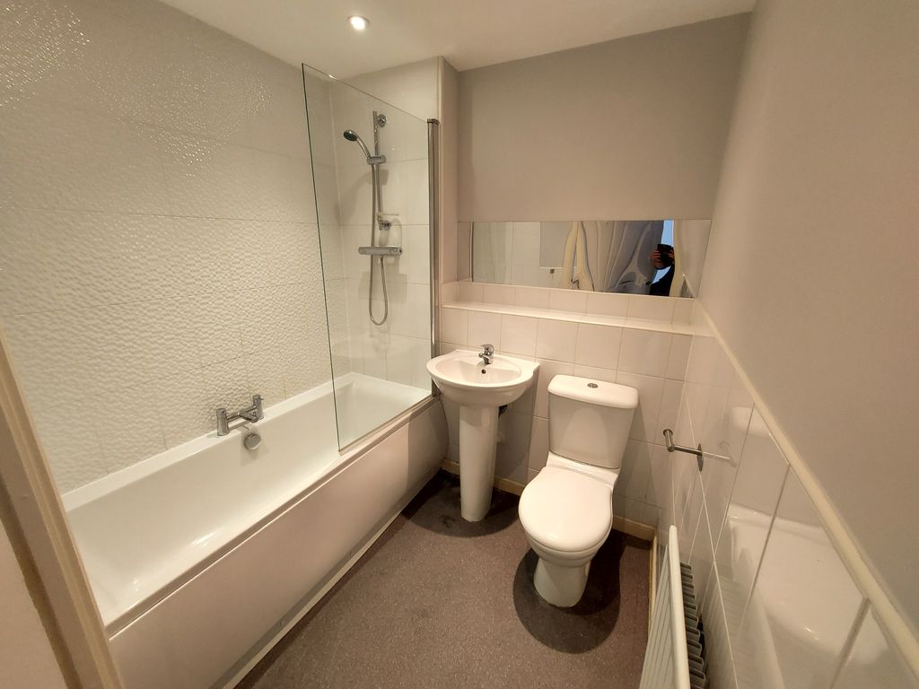 Property photo 3 of 7 Bathroom