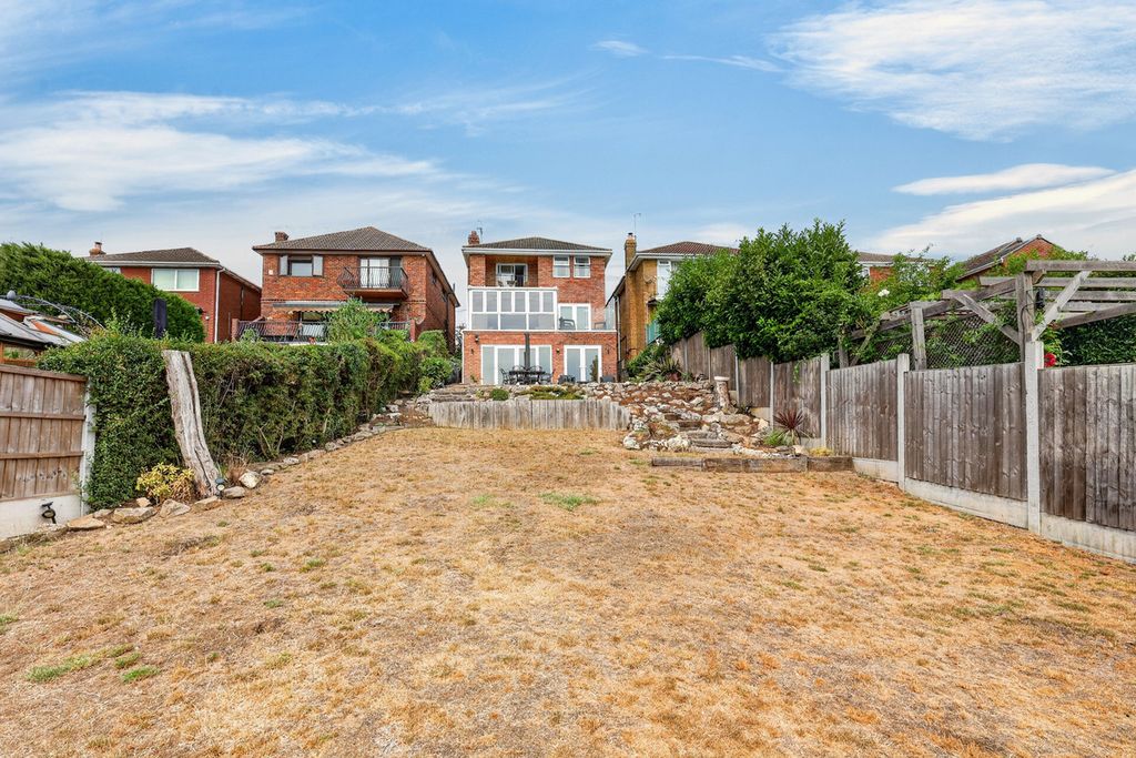 Property photo 2 of 37
