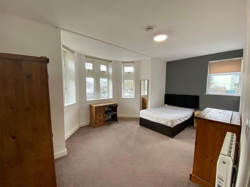 Property photo 3 of 8 Bedroom 1