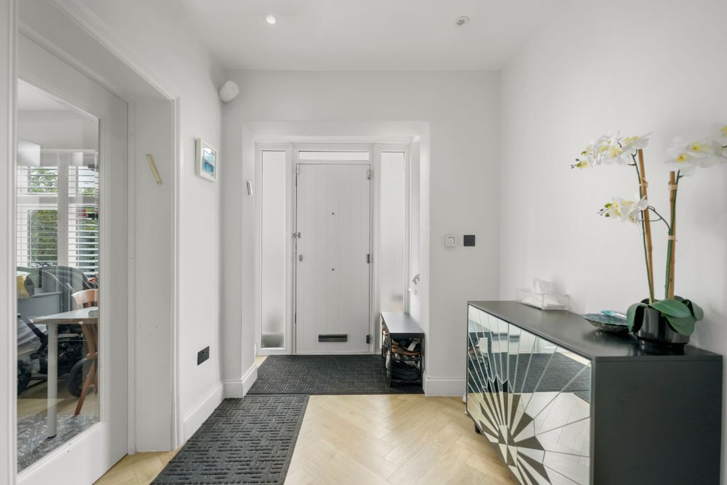 Property photo 2 of 37