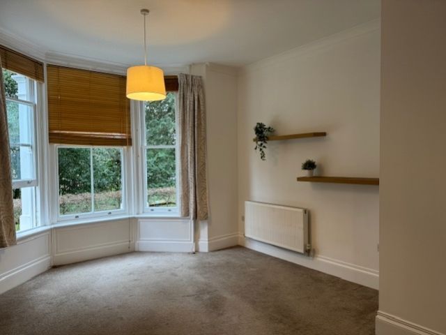 Property photo 3 of 12 Lounge