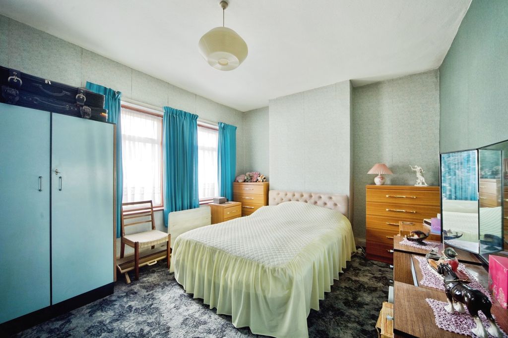 Property photo 3 of 16 Photo