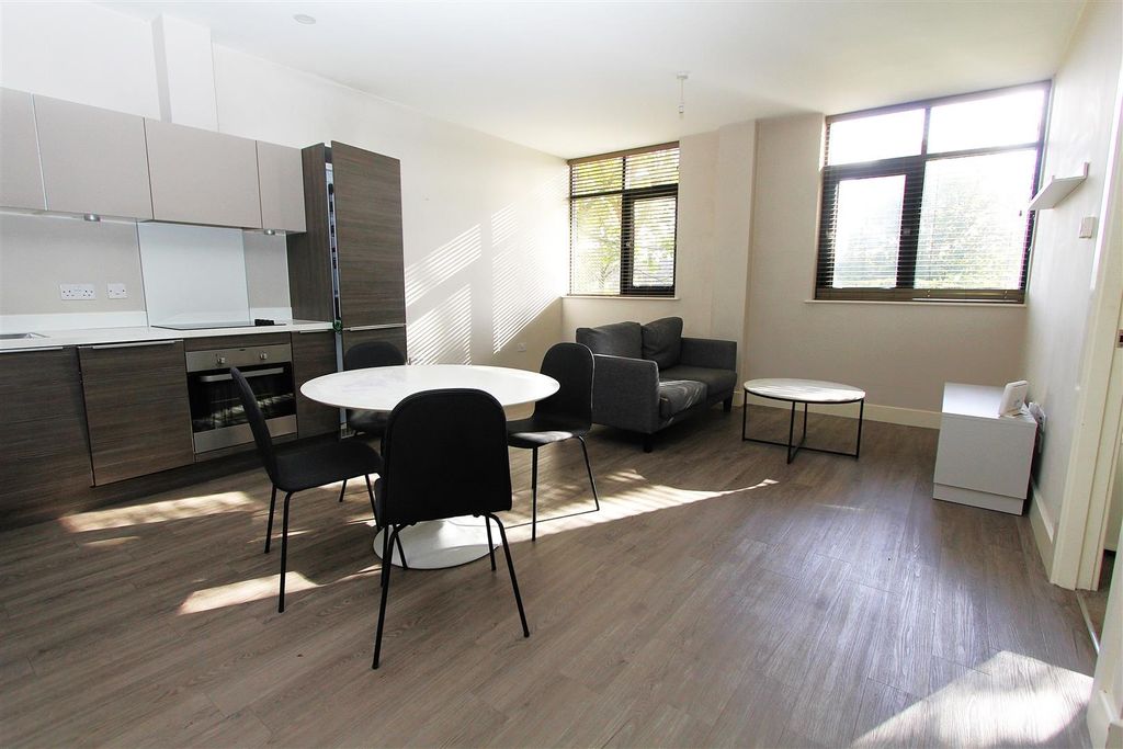 Property photo 2 of 6 Bright Open-Plan Living With Modern Finishes...