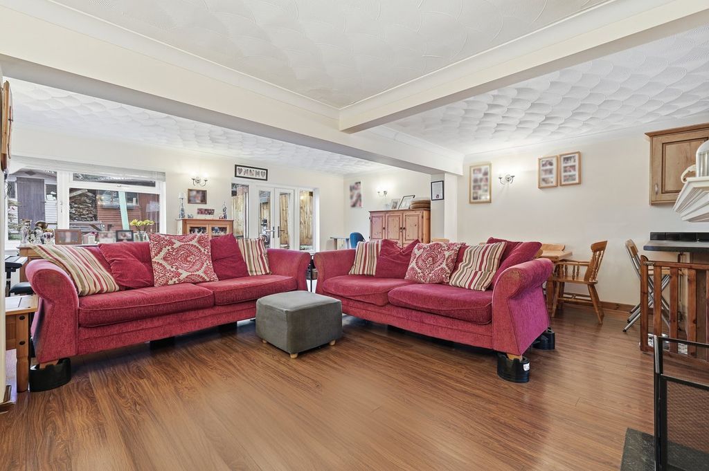 Property photo 2 of 21