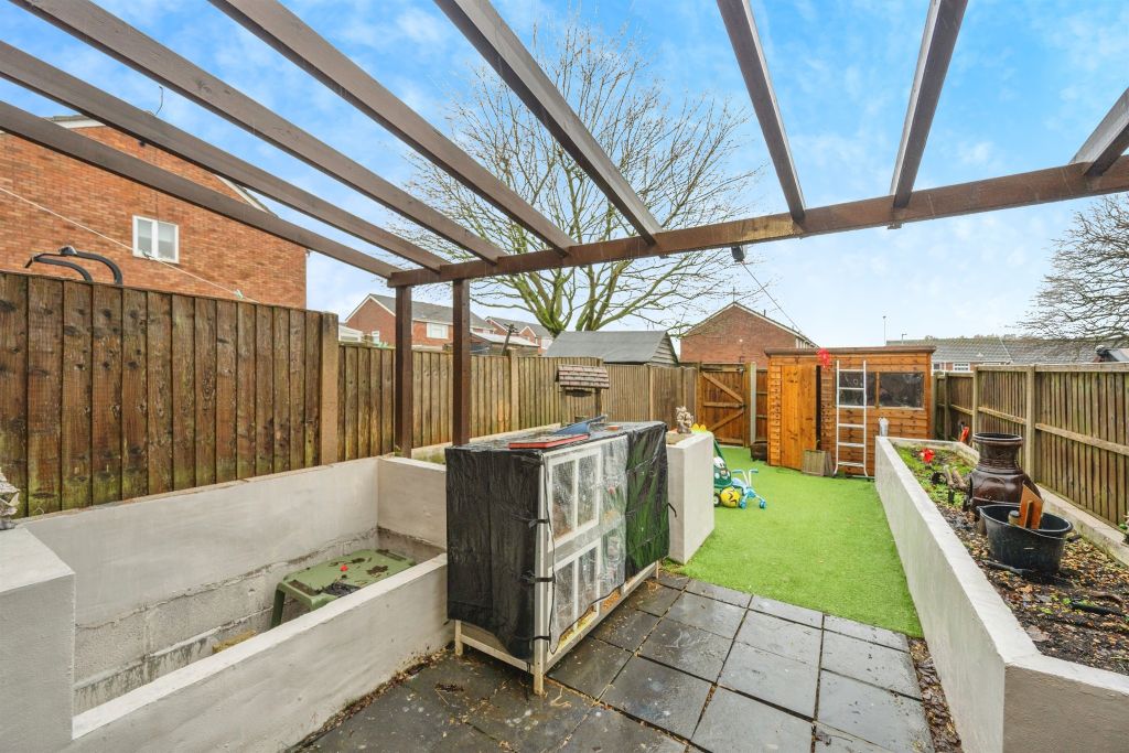 Property photo 2 of 12 Gardens: