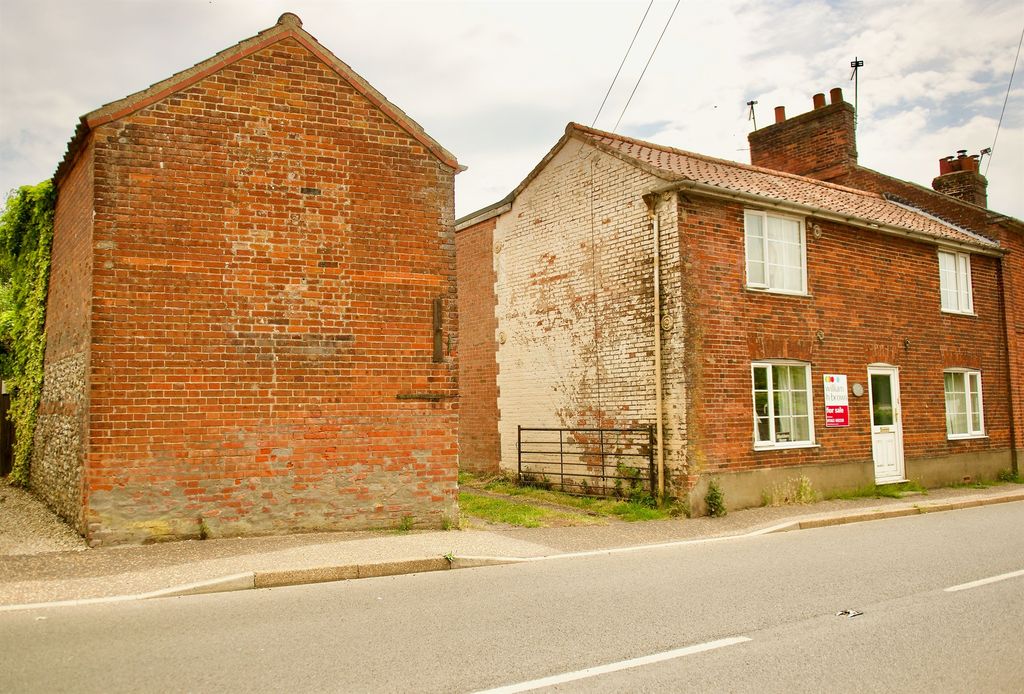 Property photo 2 of 18