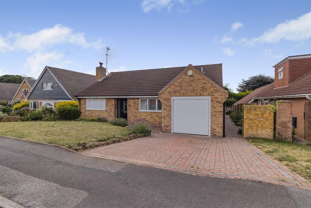 Property photo 1 of 27 8657371-Exterior08.Jpg