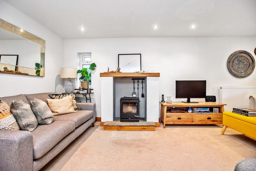 Property photo 2 of 29