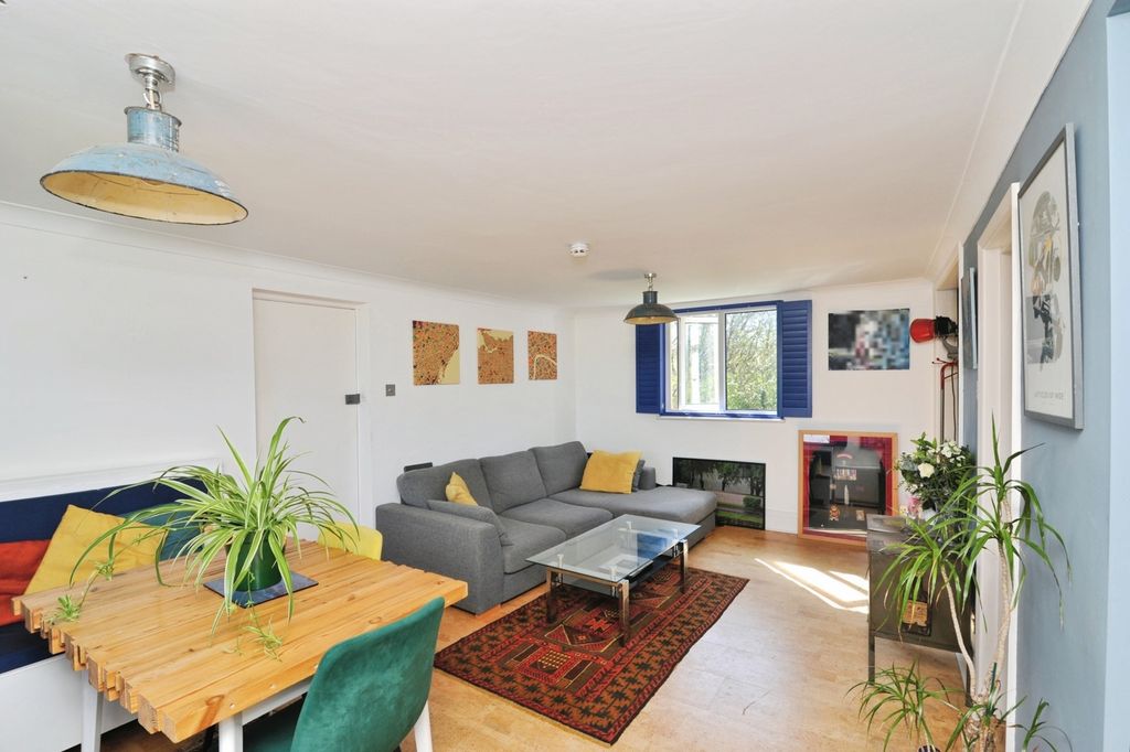 Property photo 3 of 21 Pbox-Img.Jpg