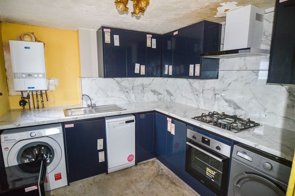 Property photo 2 of 8