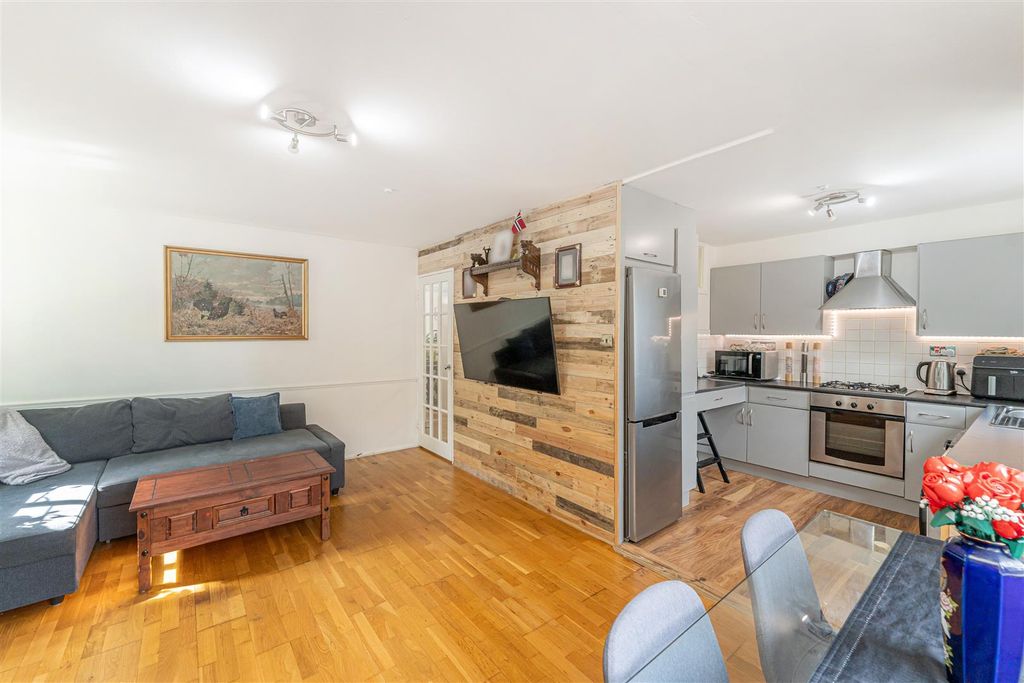 Property photo 3 of 12
