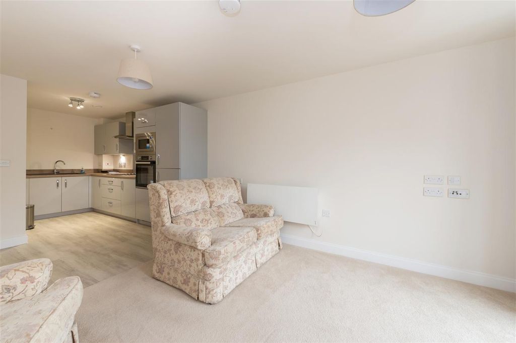 Property photo 3 of 11