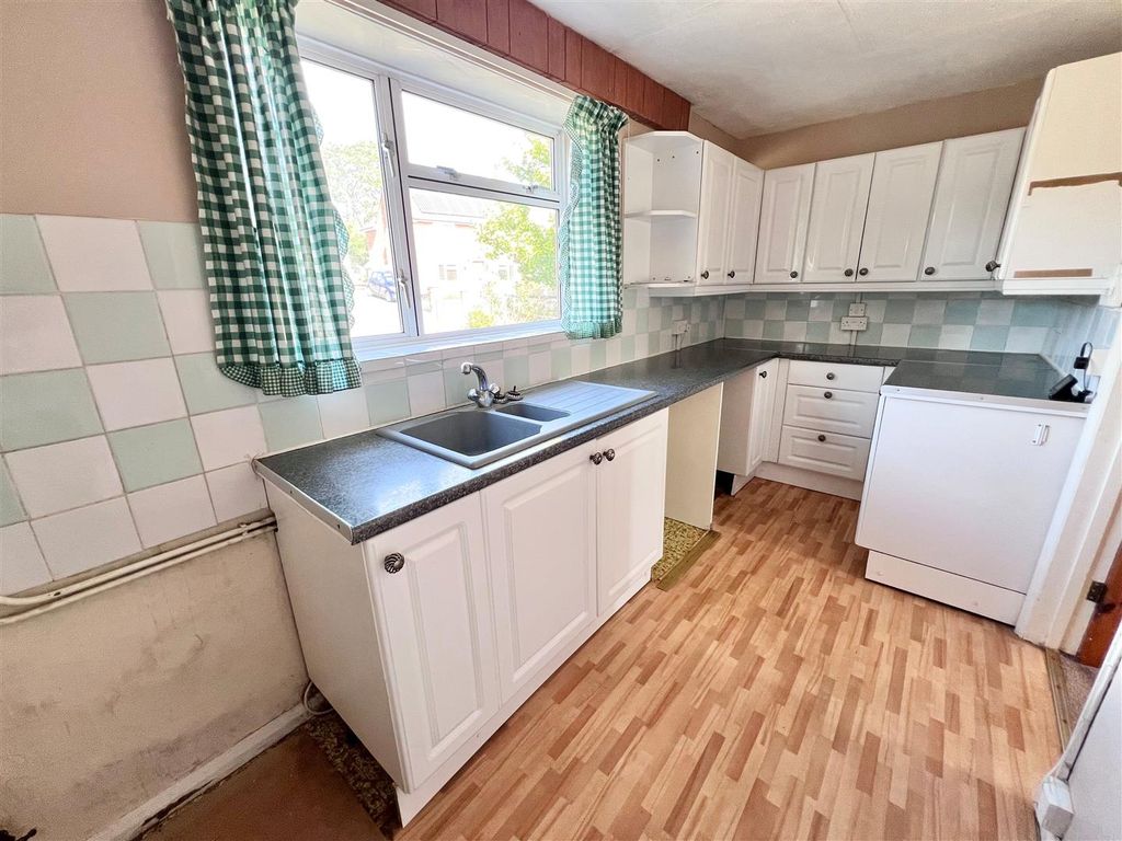 Property photo 3 of 13 Kitchen.Jpg