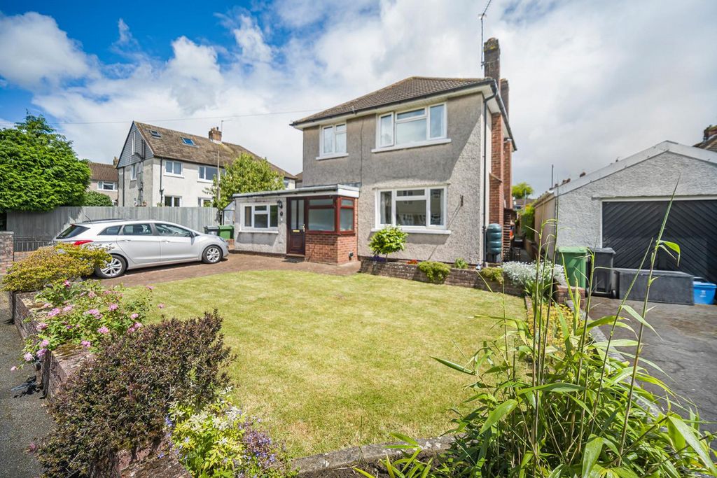 Property photo 1 of 28