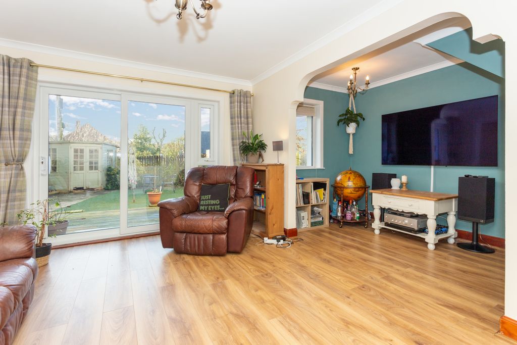 Property photo 2 of 31 Living Room