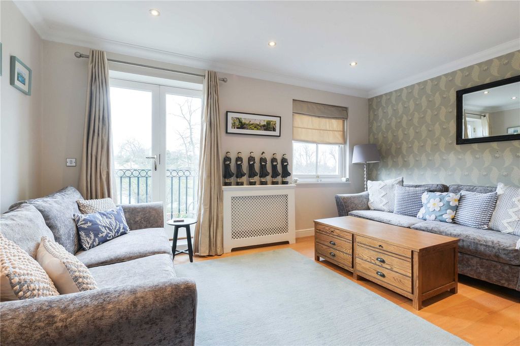 Property photo 2 of 12 Reception/Bedroom