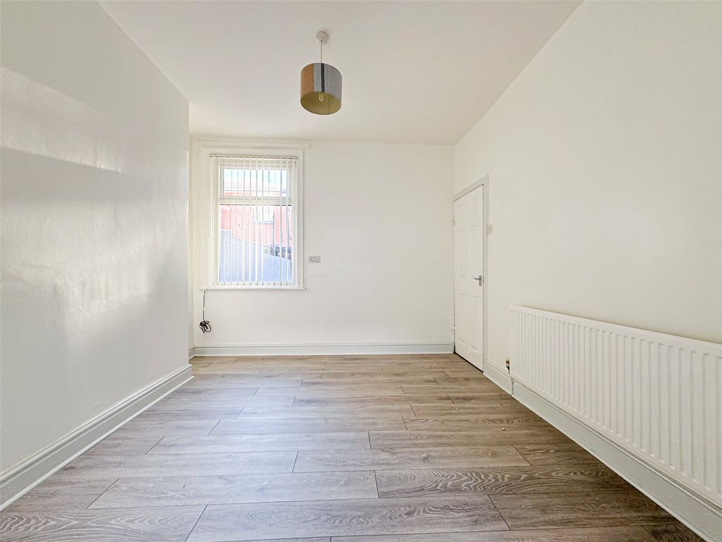 Property photo 3 of 12 Picture No. 16