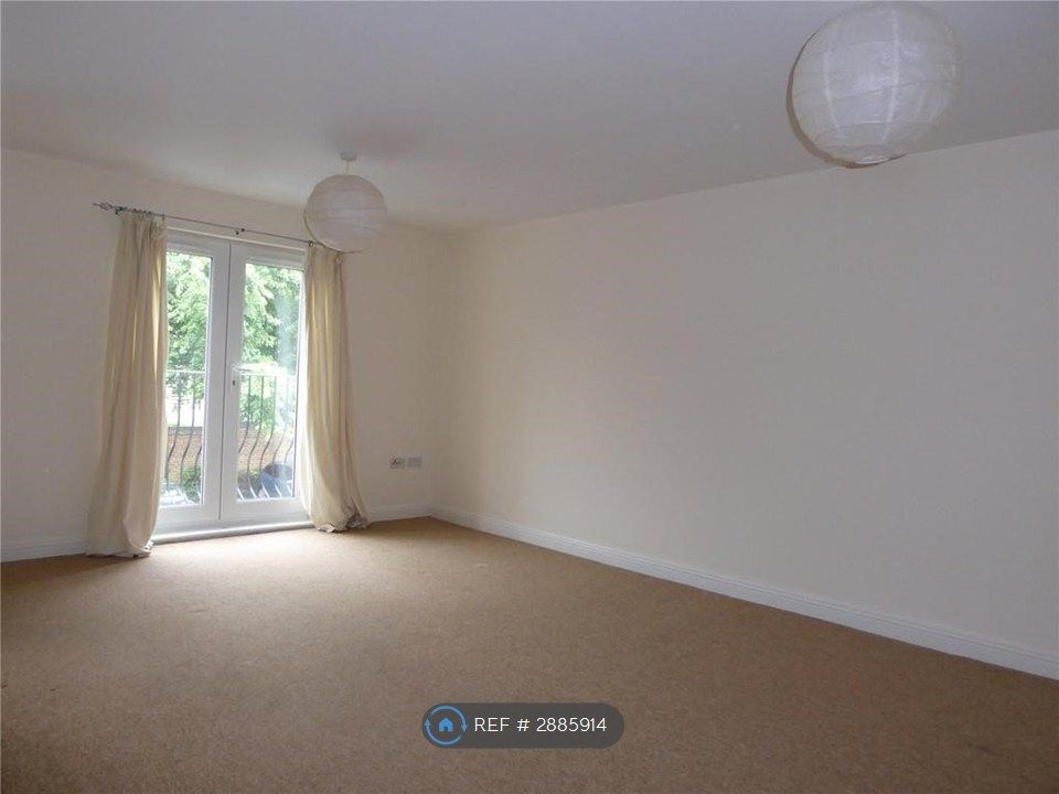 Property photo 3 of 6 Living Room