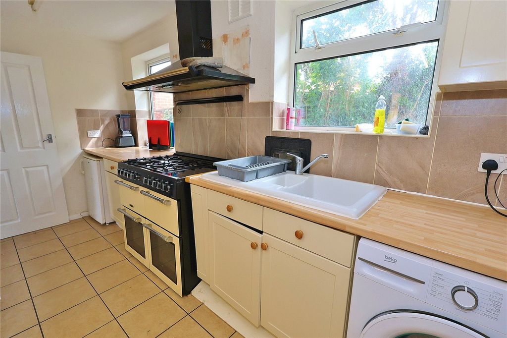 Property photo 2 of 8 Picture No. 16