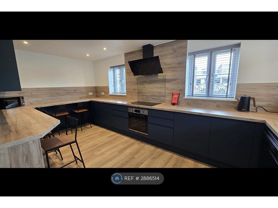 Property photo 3 of 9 Communal Kitchen