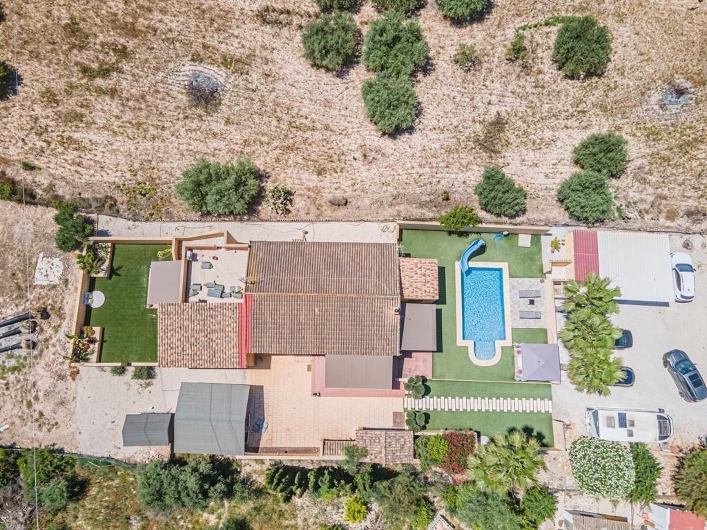 Property photo 1 of 32