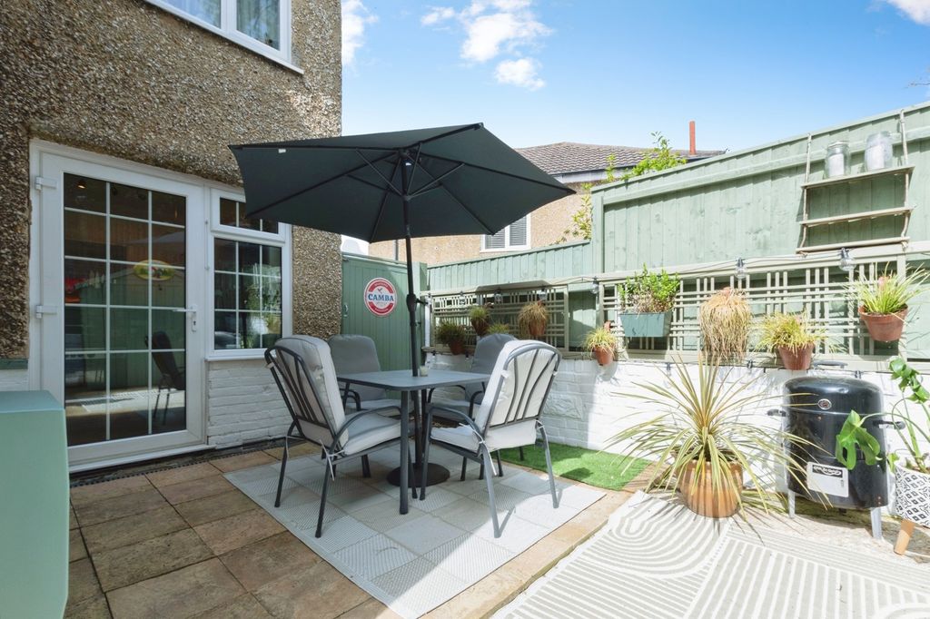 Property photo 3 of 19 Garden