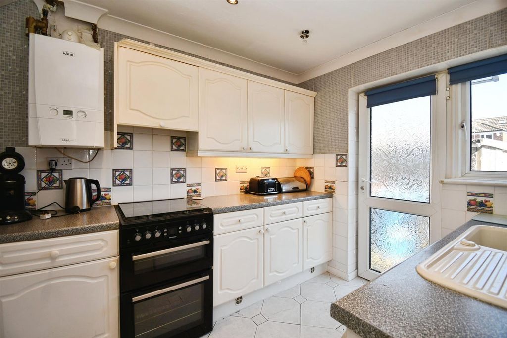 Property photo 3 of 15 Kitchen