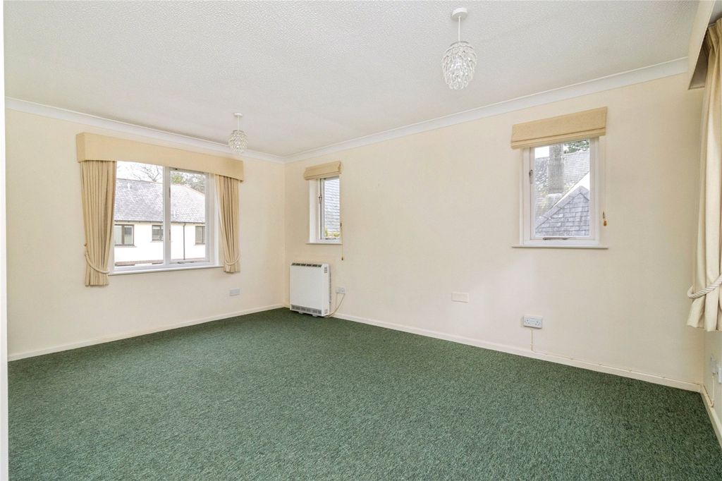 Property photo 2 of 10 Lounge