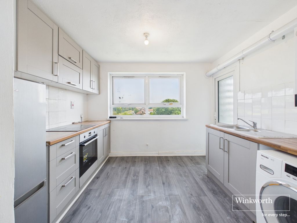 Property photo 3 of 7 Kitchen