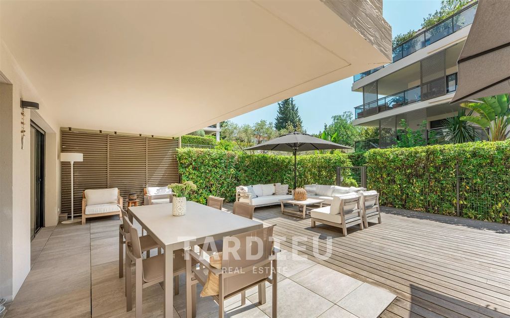 Property photo 1 of 11 Saint-Tropez: Garden, Terrace, Luxury Residence