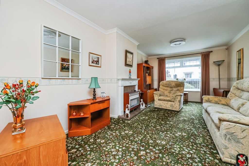 Property photo 3 of 18 Lounge