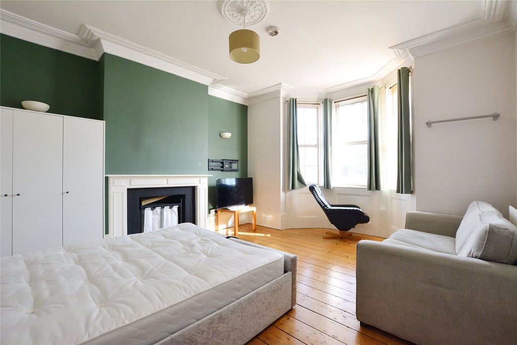 Property photo 1 of 7 Picture No. 11