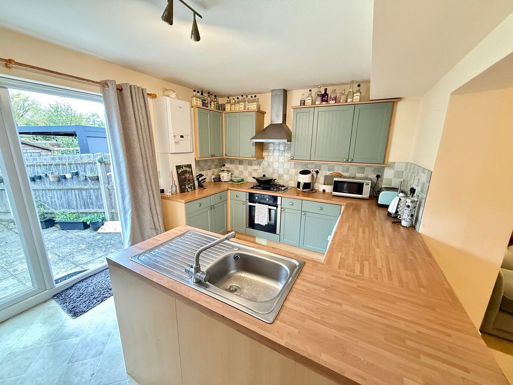 Property photo 3 of 8 Kitchen