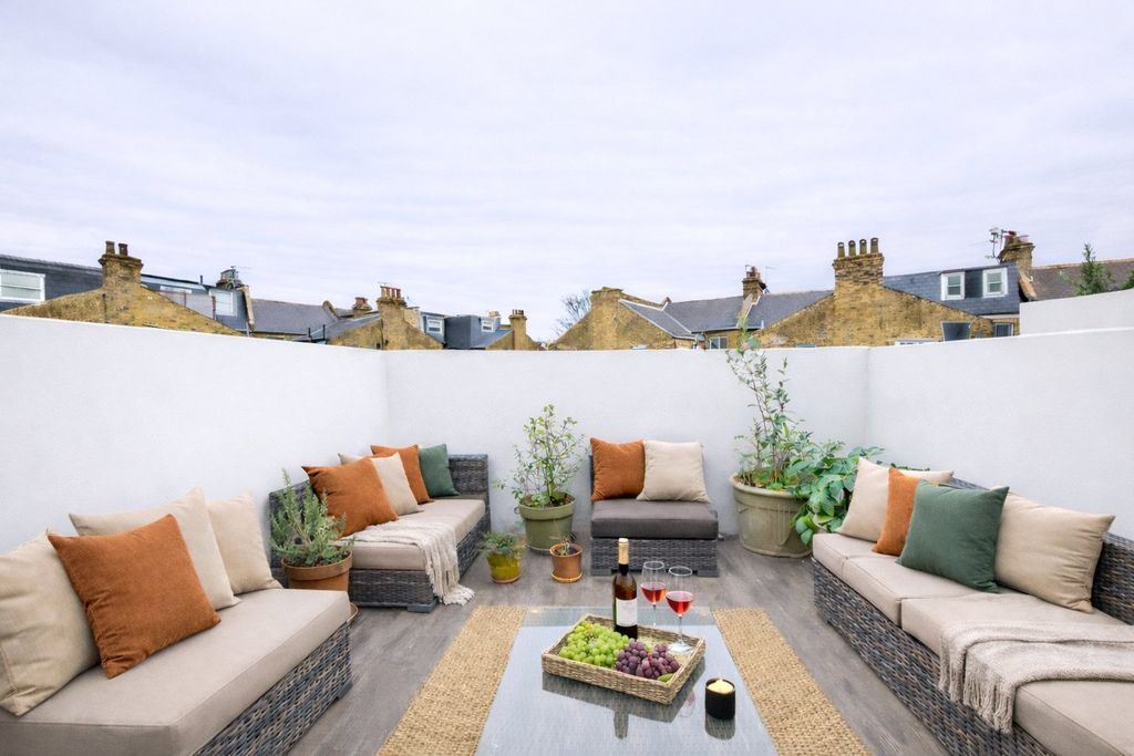 Property photo 1 of 13 Terrace