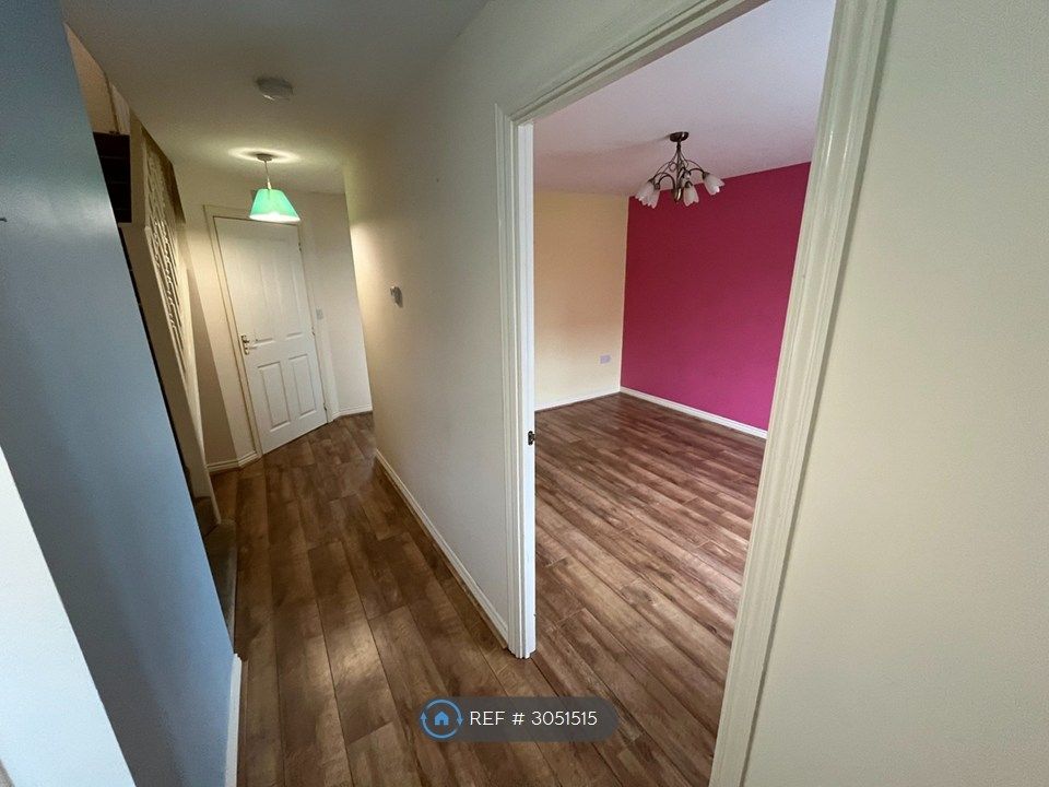 Property photo 3 of 24 Entrance Hall