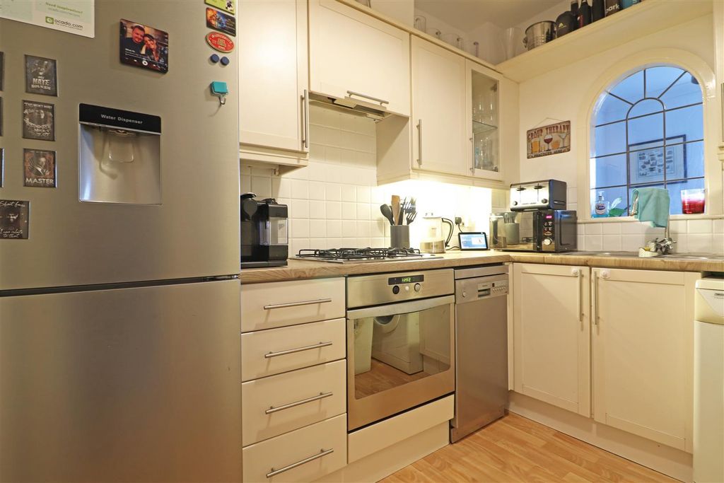 Property photo 3 of 12