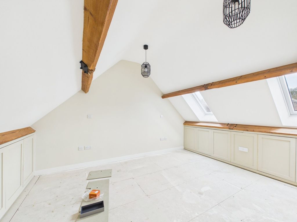 Property photo 3 of 11 Bedroom 2