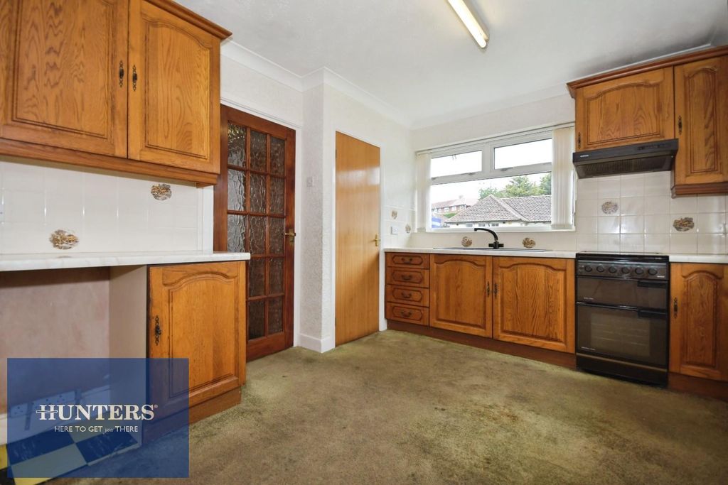 Property photo 3 of 12 Kitchen 01.Jpg