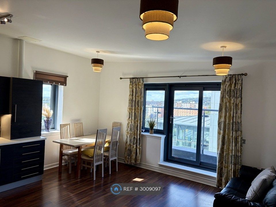 Property photo 3 of 18 Kitchen/Lounge