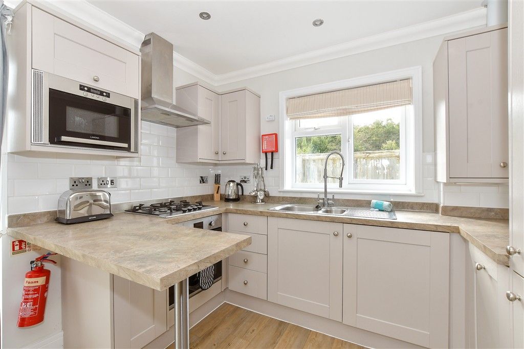 Property photo 1 of 10 Kitchen
